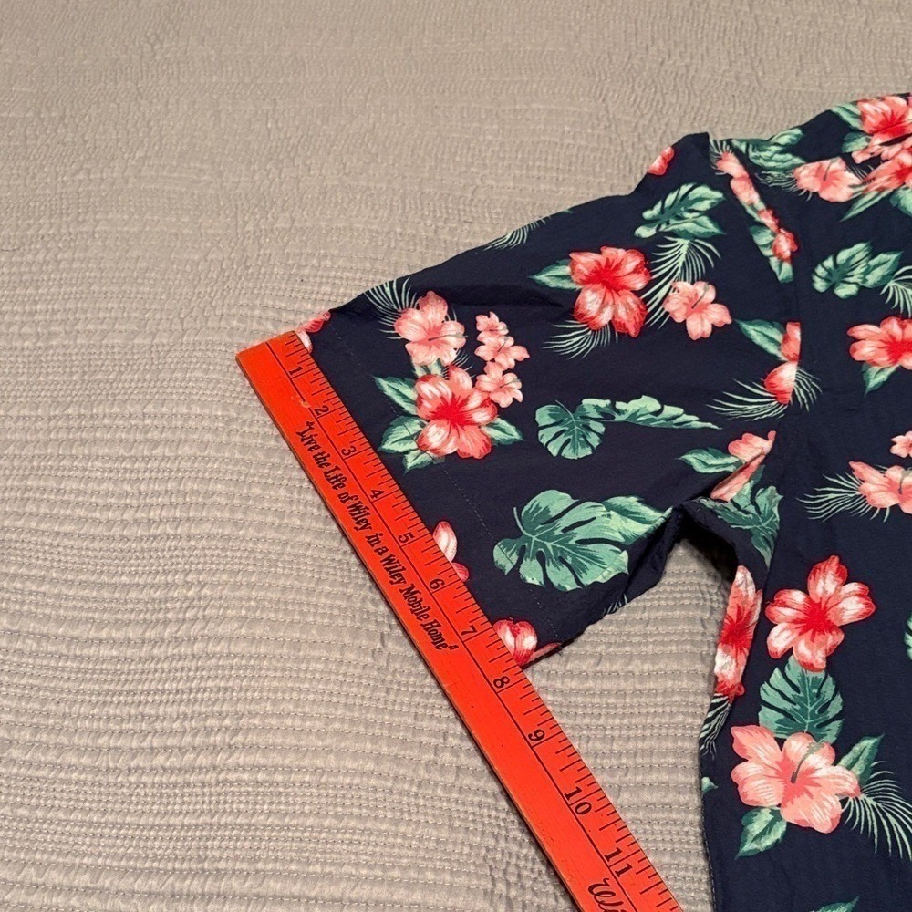 NWT Chaps Men's Navy and Red Floral Shirt - Picture 7 of 12